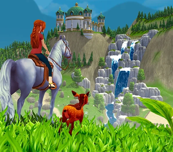 Une cavalière observe un vaste paysage fantastique avec cascades et château, représentant l’exploration d’un univers riche et immersif.