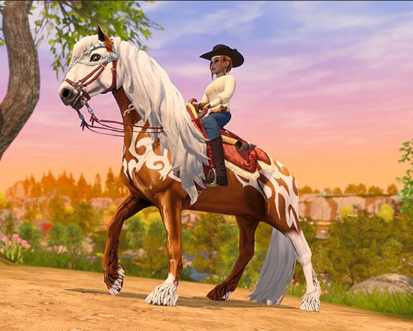 Un cheval avec son cavalier dans un environnement coloré du jeu, représentant une scène typique de gameplay.